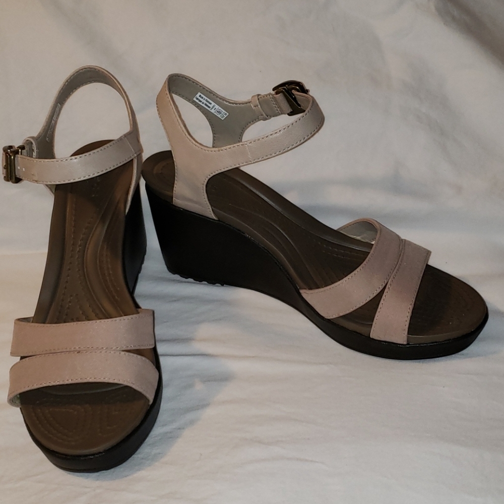 NEW Crocs Leigh II Ankle Strap Wedge Sandals 9